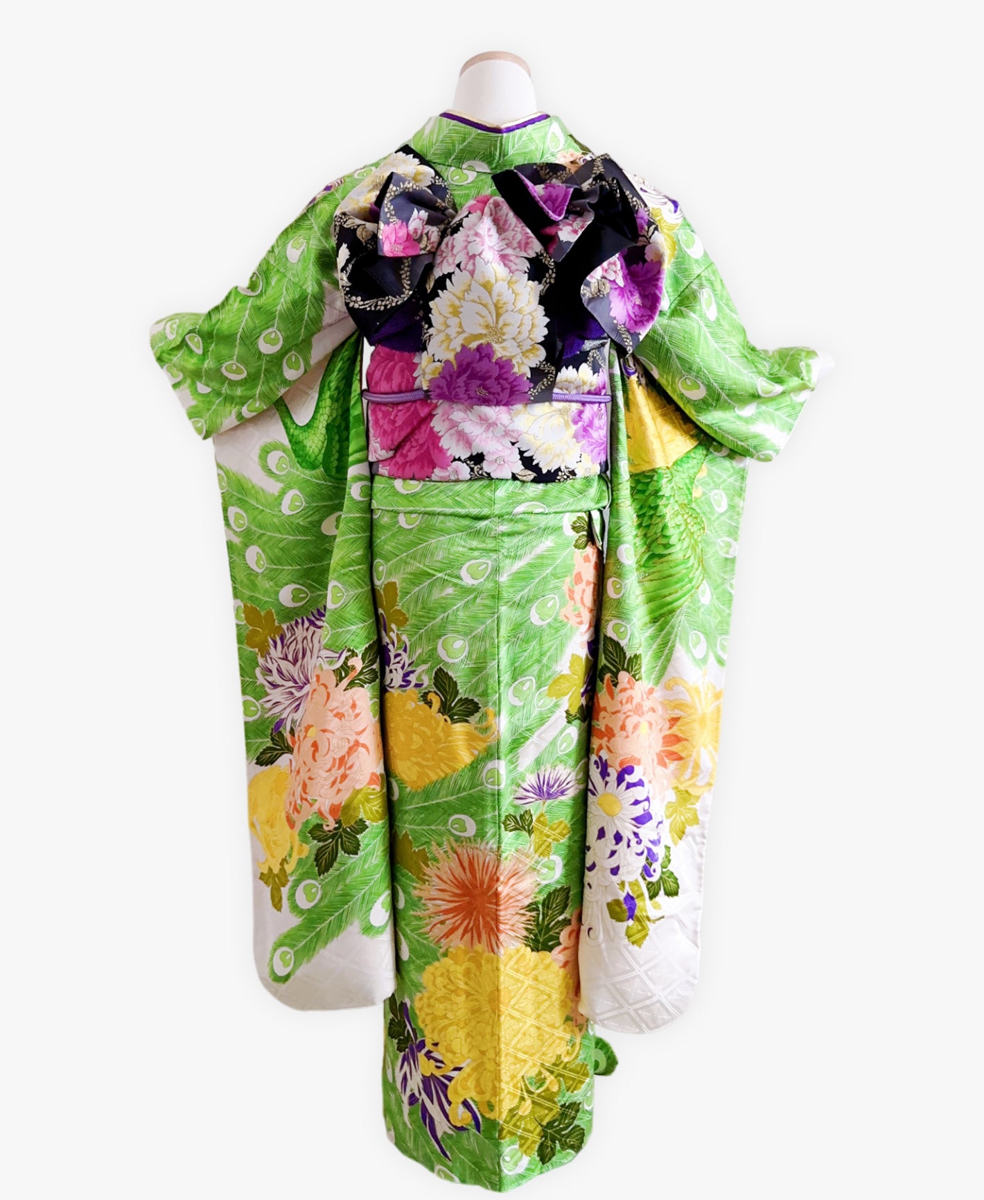萌黄 緑系 暈し染め 駒刺繍 金彩 孔雀 牡丹 花草 振袖 着物レンタル 成人式振袖