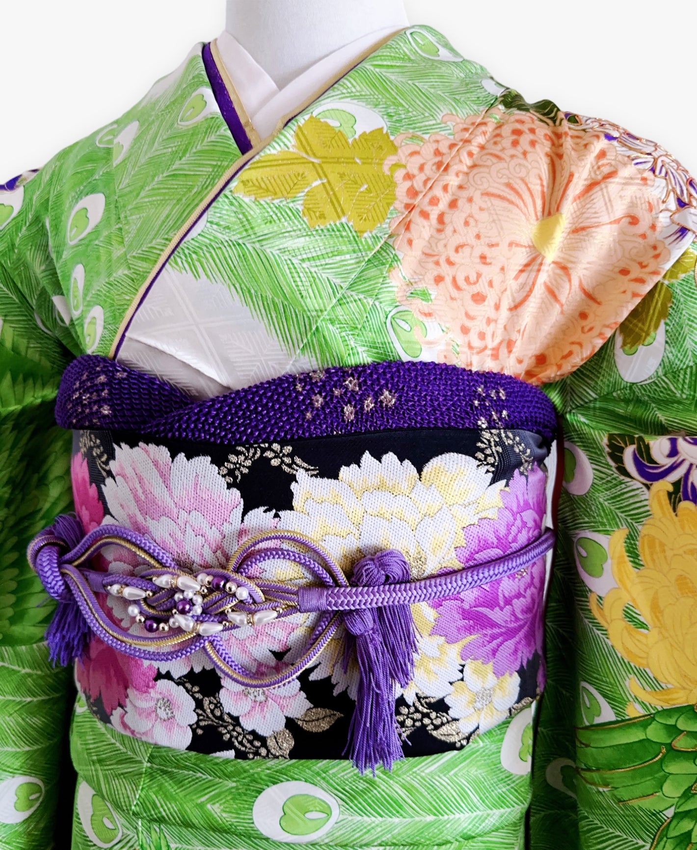 萌黄 緑系 暈し染め 駒刺繍 金彩 孔雀 牡丹 花草 振袖 着物レンタル 成人式振袖