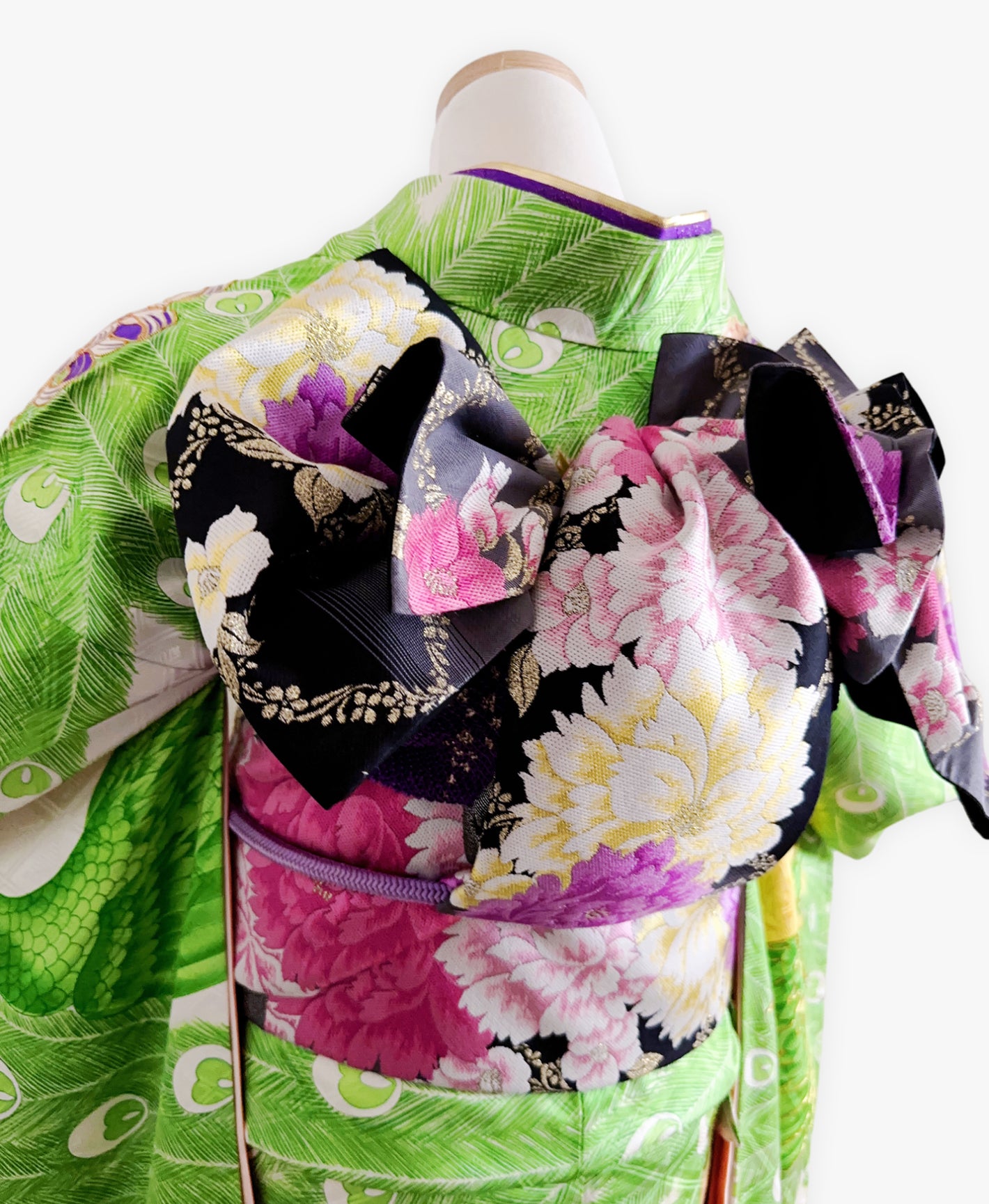 萌黄 緑系 暈し染め 駒刺繍 金彩 孔雀 牡丹 花草 振袖 着物レンタル 成人式振袖
