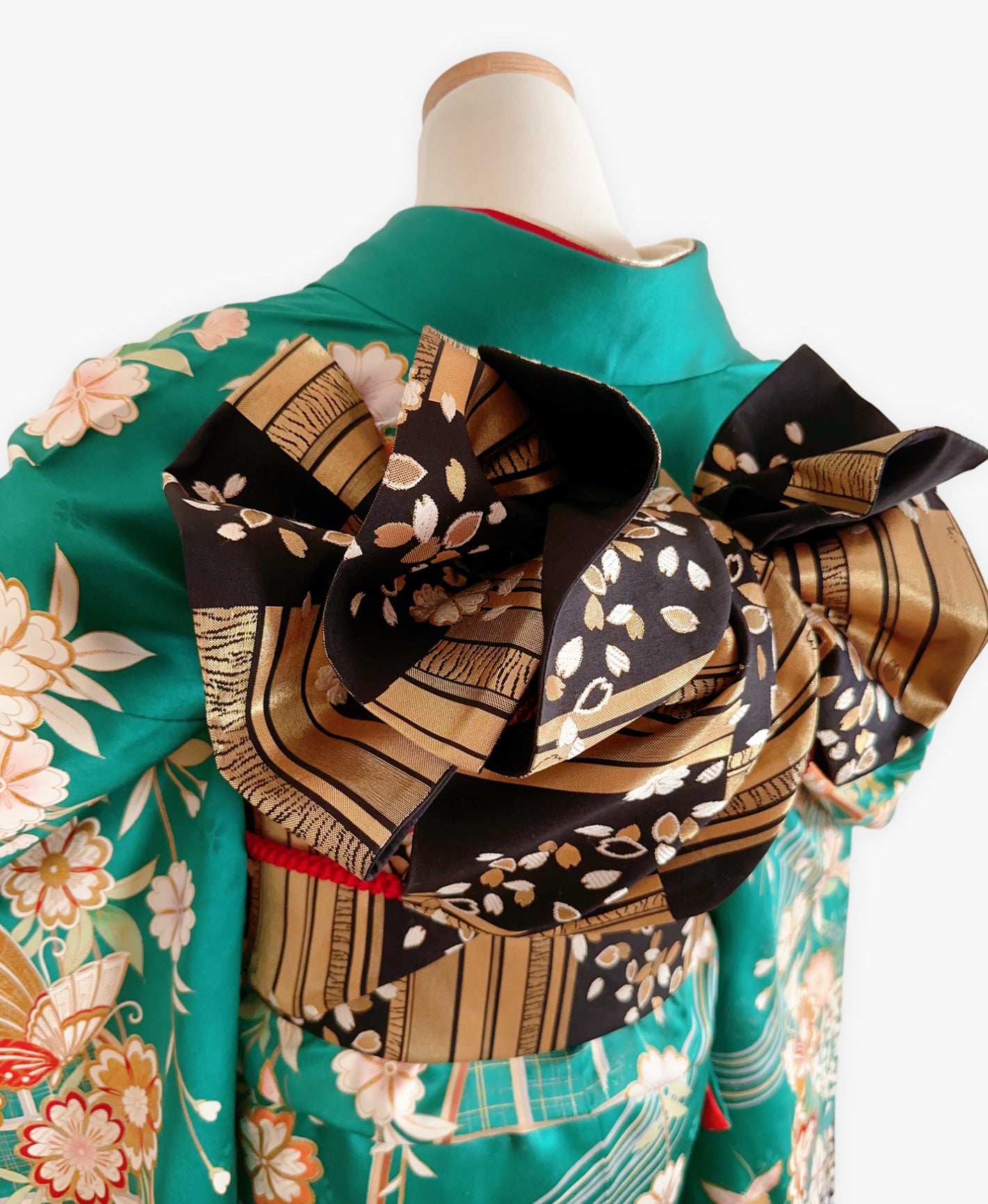 常磐色 緑系 暈し染め 駒刺繍 金彩 桜 蝶 流水 振袖 着物レンタル 成人式振袖
