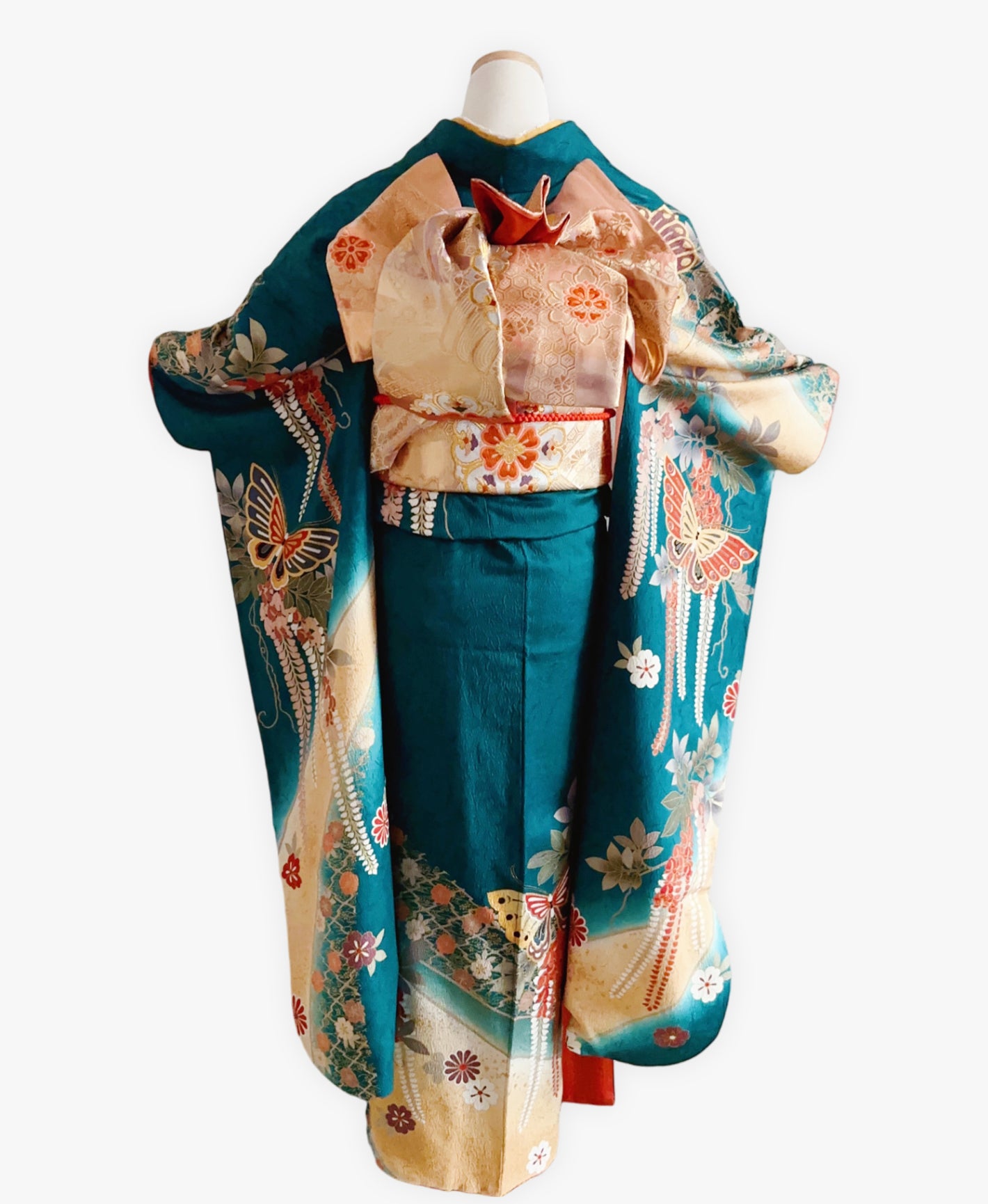 鉄色 緑系 暈し染め 駒刺繍 金彩 蝶 春秋 吉祥文 振袖 着物レンタル