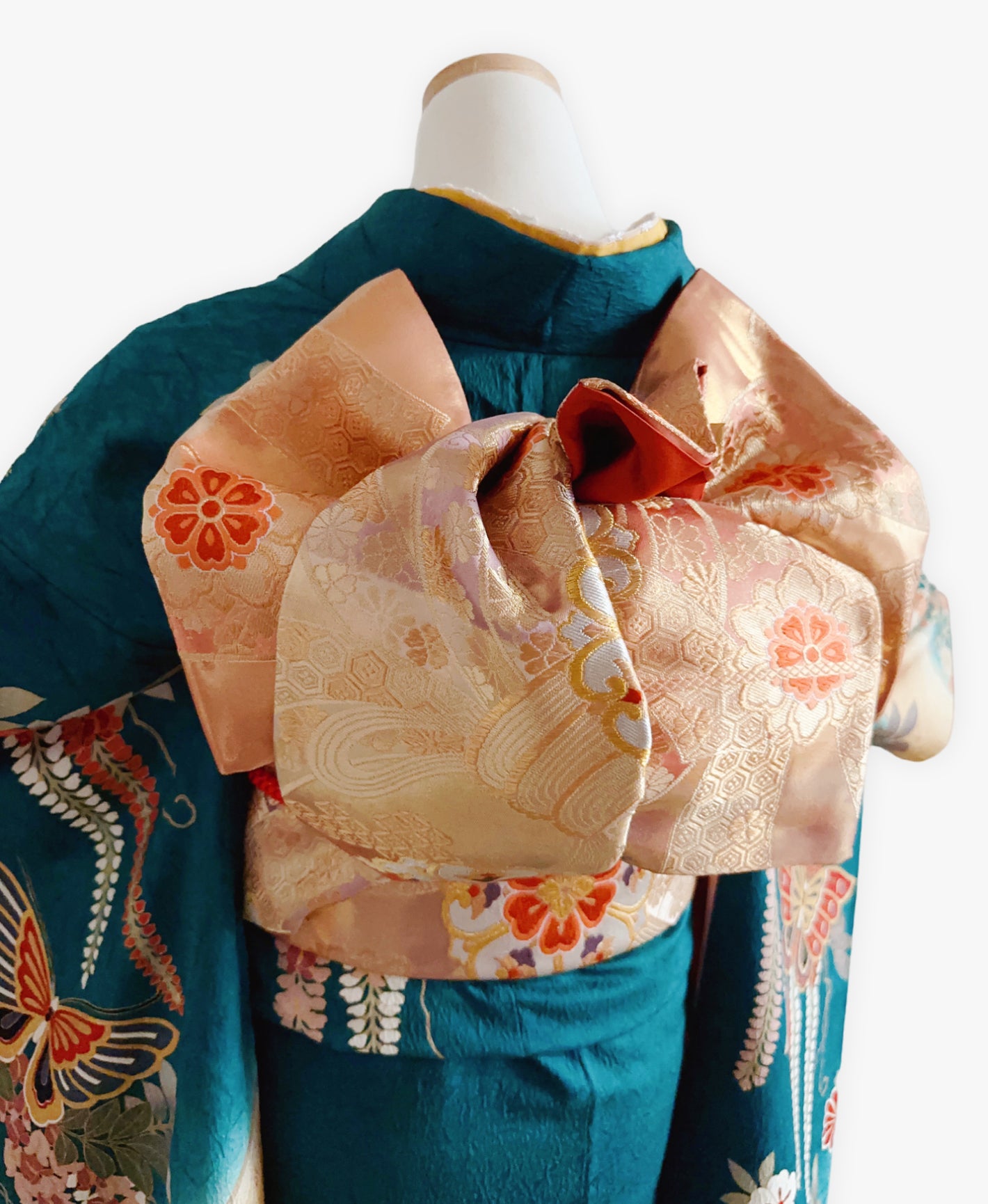 鉄色 緑系 暈し染め 駒刺繍 金彩 蝶 春秋 吉祥文 振袖 着物レンタル