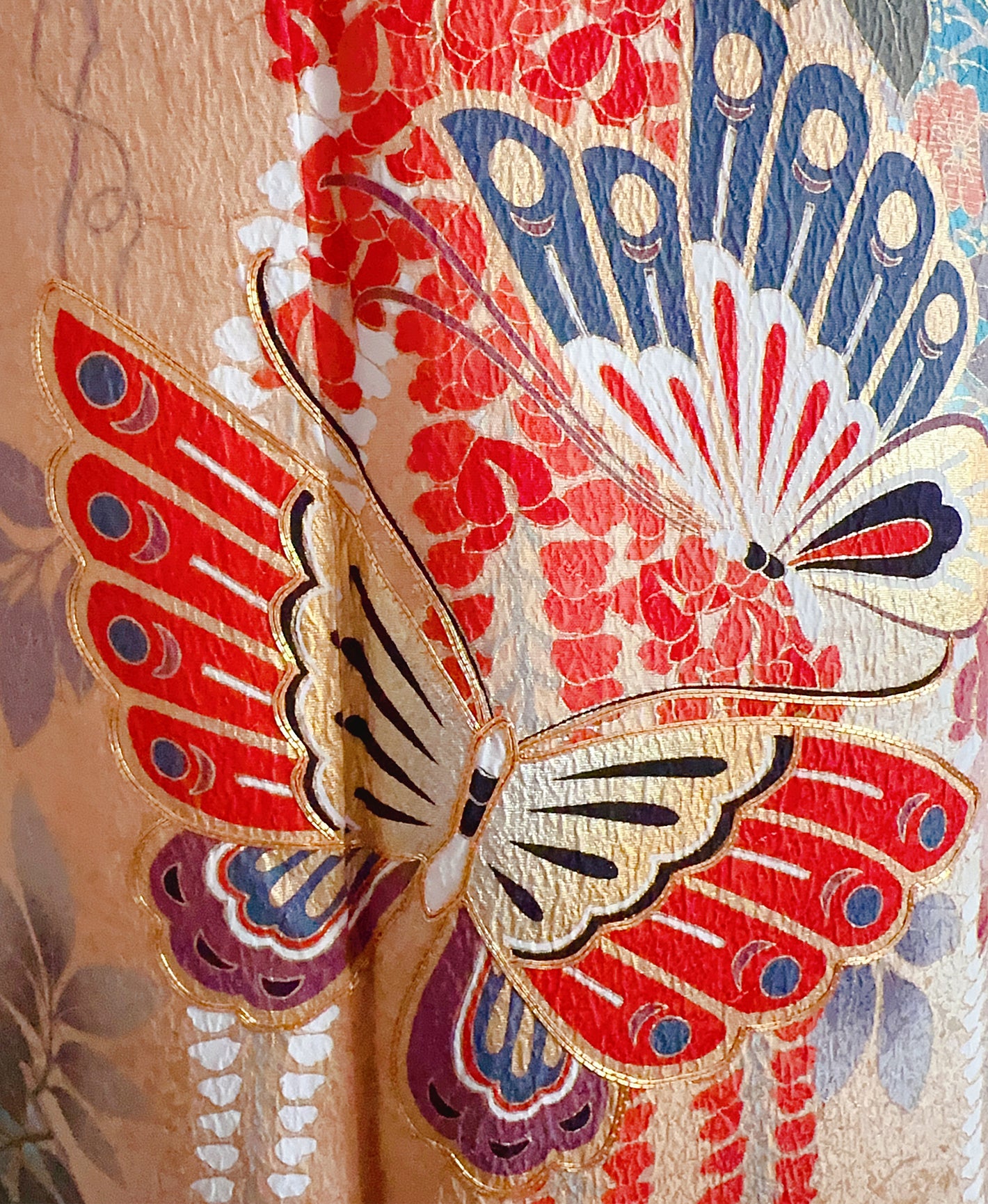 鉄色 緑系 暈し染め 駒刺繍 金彩 蝶 春秋 吉祥文 振袖 着物レンタル
