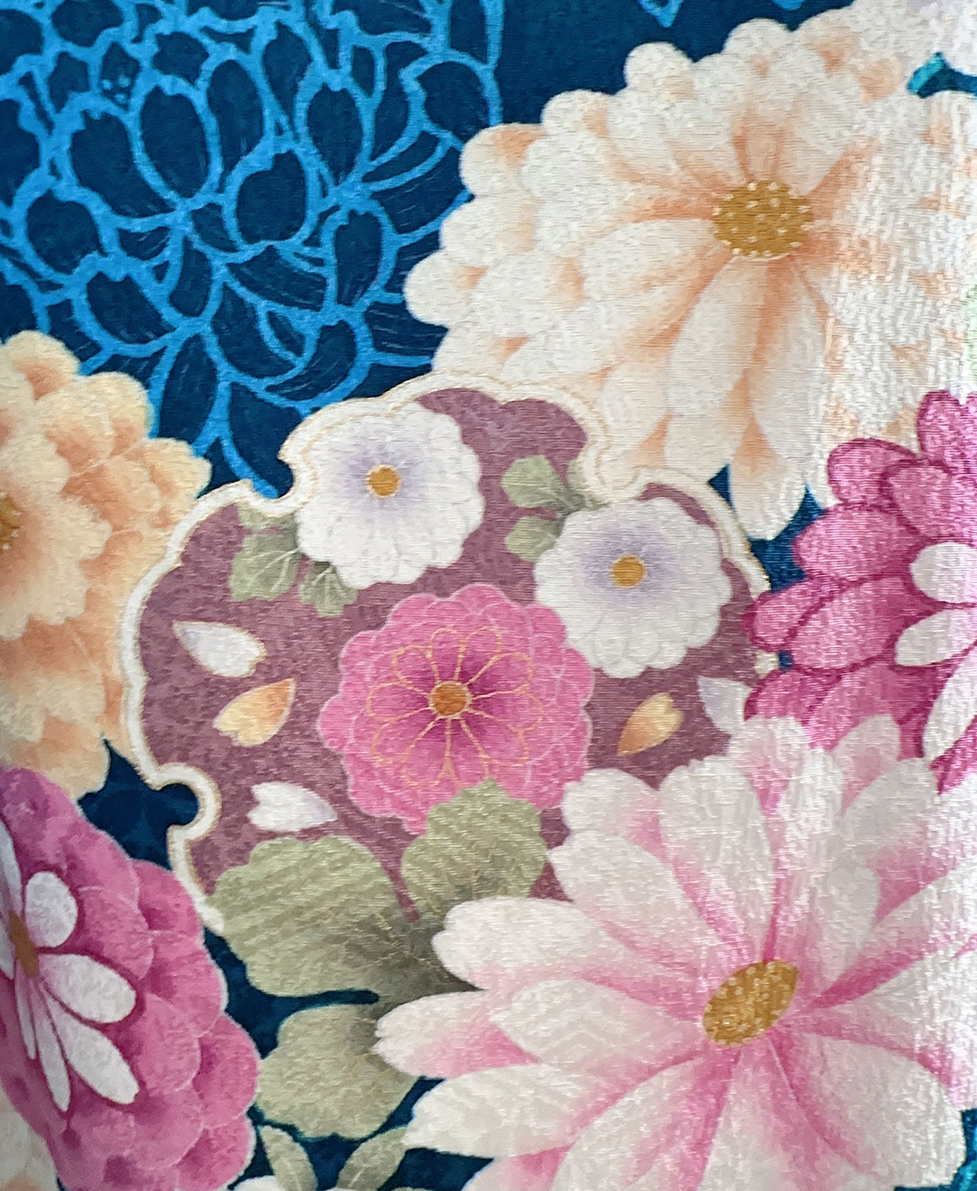 縹色 青系 暈し染め 金彩 手描き 菊 桜 雪輪 振袖 着物レンタル