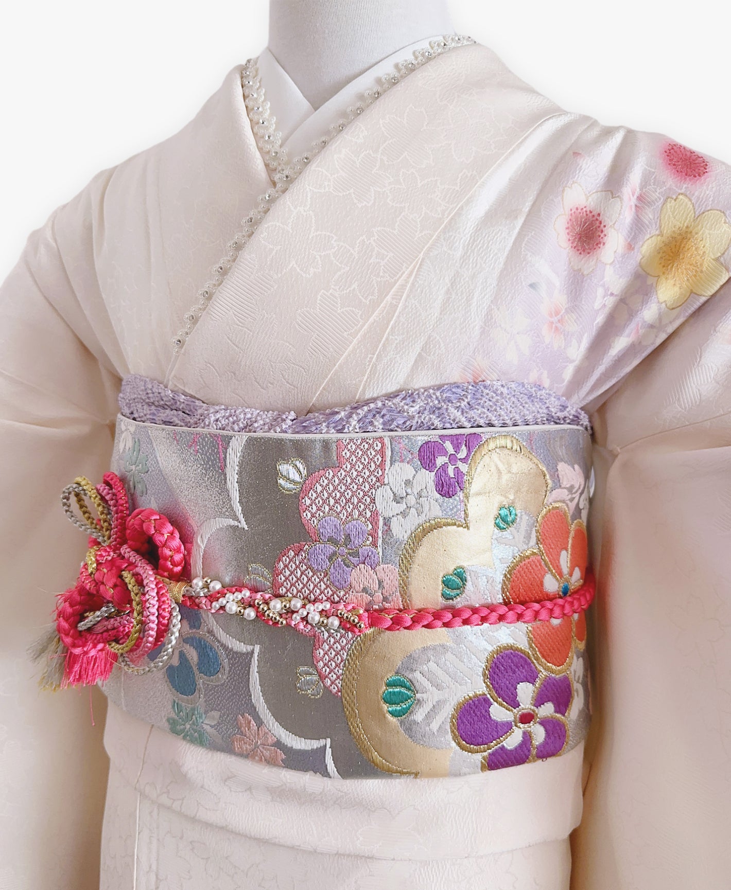 白 白系 暈し染め 駒刺繍 金彩 桜吹雪 振袖 着物レンタル