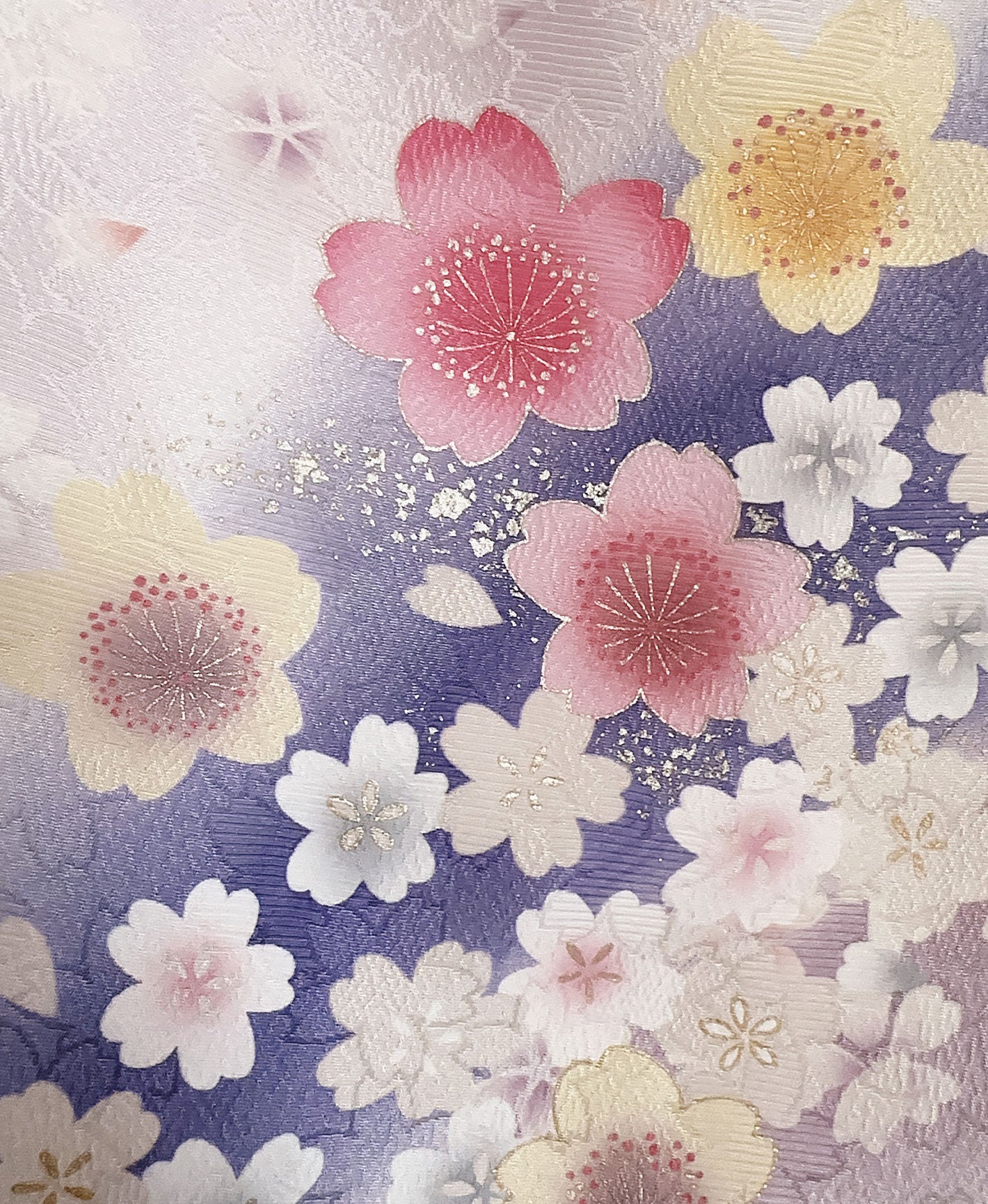 白 白系 暈し染め 駒刺繍 金彩 桜吹雪 振袖 着物レンタル
