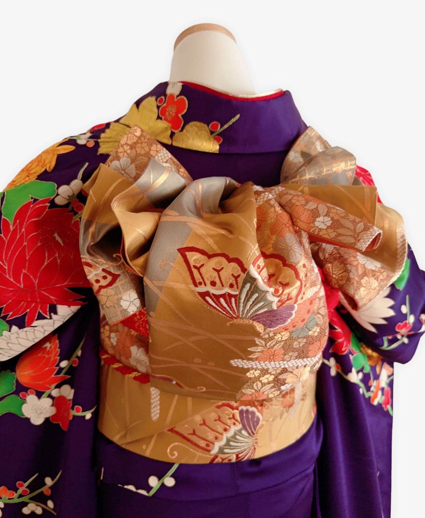 葡萄色 紫系 暈し染め 駒刺繍 金彩 菊 花草 振袖 着物レンタル 成人式振袖