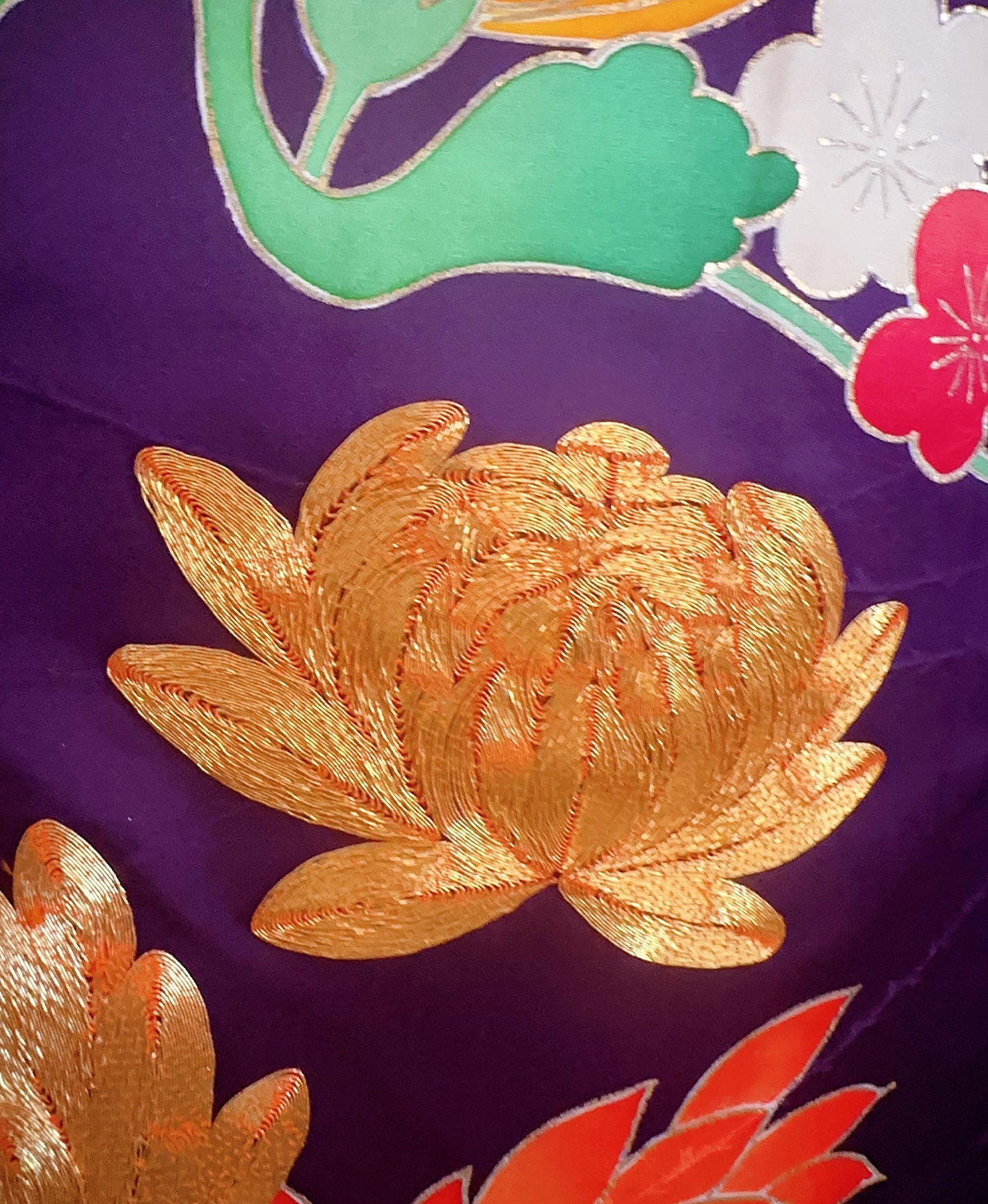 葡萄色 紫系 暈し染め 駒刺繍 金彩 菊 花草 振袖 着物レンタル 成人式振袖