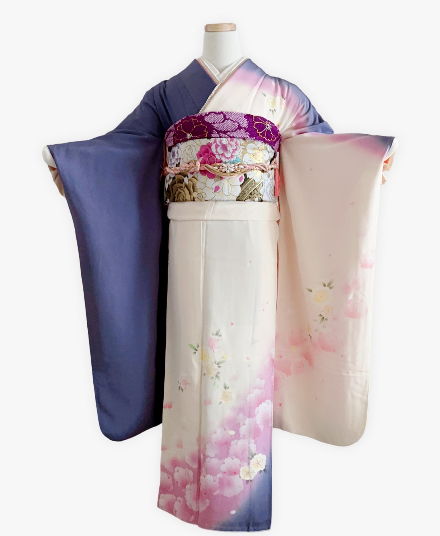 生成り色 白系 暈し染め 手描き 桜吹雪 振袖 着物レンタル