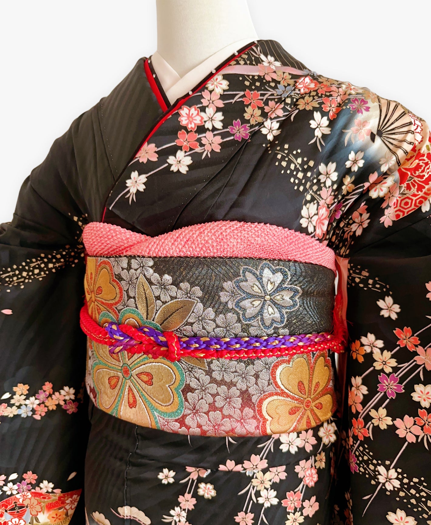 蝋色 黒系 暈し染め 駒刺繍 金彩 垂枝れ桜 扇 花草 振袖 着物レンタル