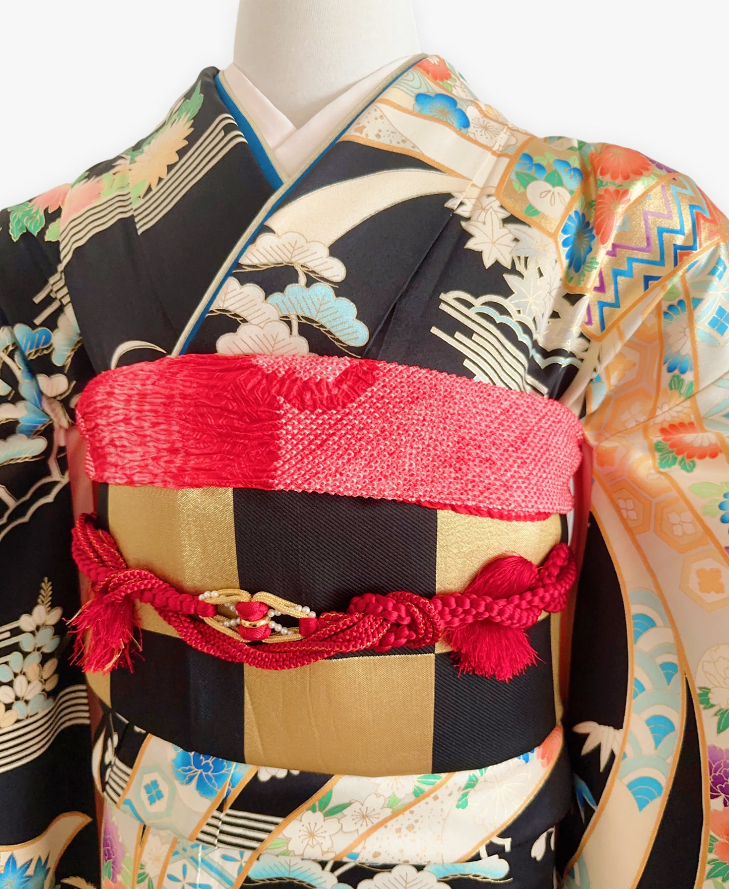 烏羽色 黒系 暈し染め 駒刺繍 金彩 熨斗 吉祥文 振袖 着物レンタル 成人式振袖