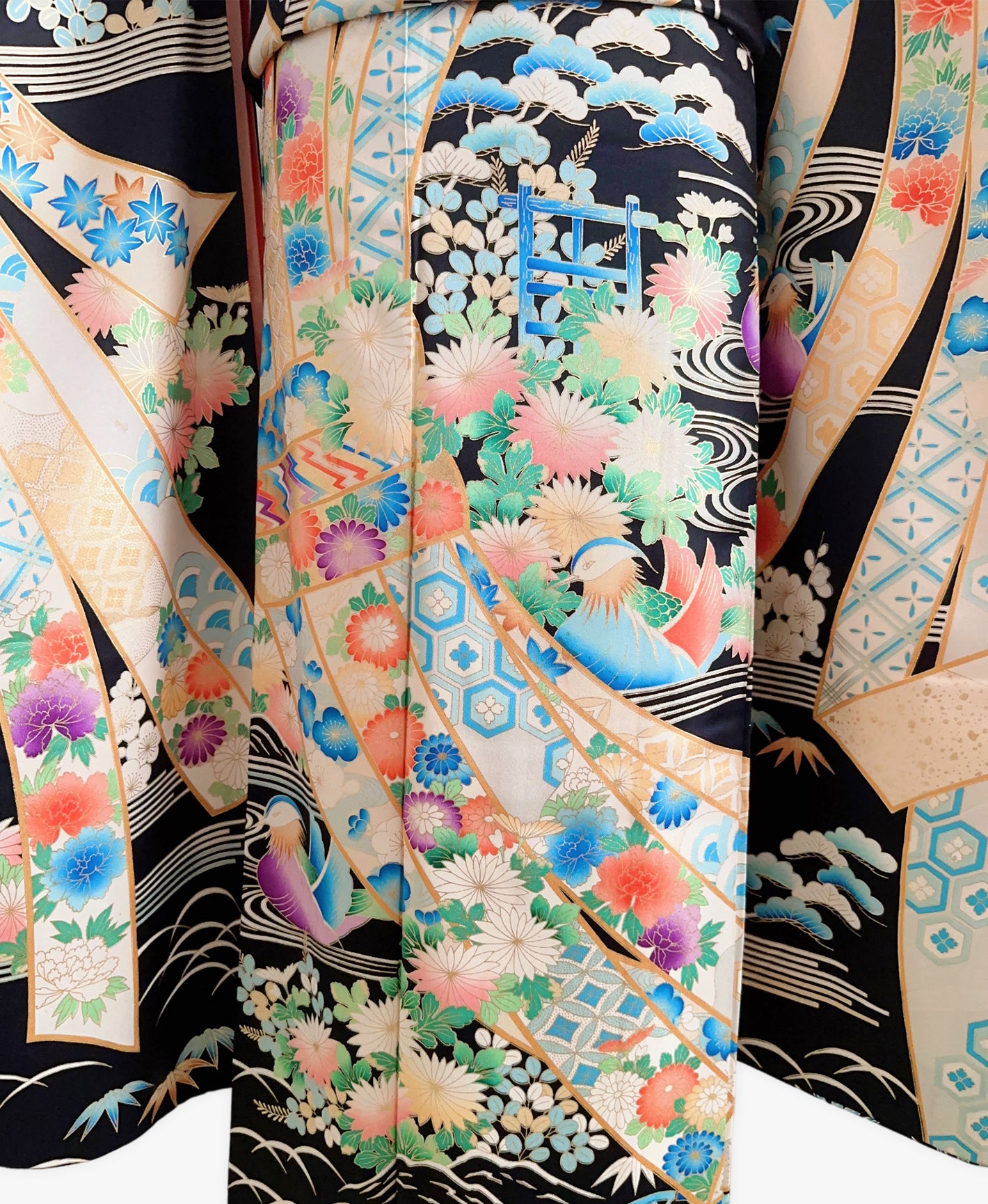烏羽色 黒系 暈し染め 駒刺繍 金彩 熨斗 吉祥文 振袖 着物レンタル 成人式振袖